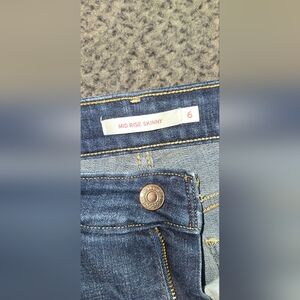 Levi's Like New Size 6  Women's Mid Rise Skinny Jeans - Blue